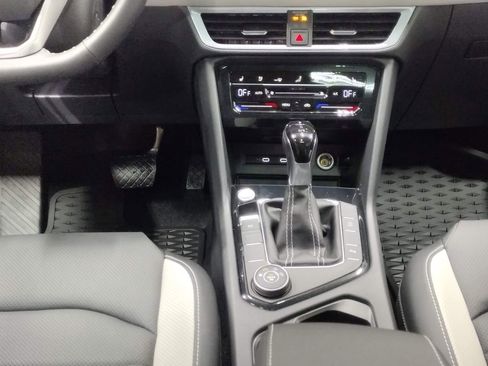 New 2025 Volkswagen Taos SEL image 38