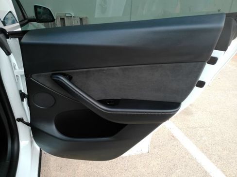 Used 2021 Tesla Model Y Long Range AWD/4WD image 23