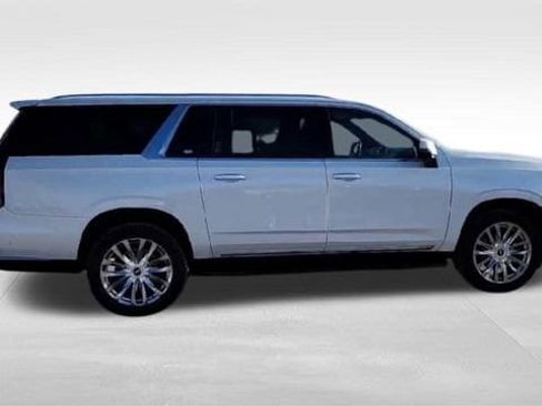 Certified 2023 Cadillac Escalade ESV Premium Luxury image 9
