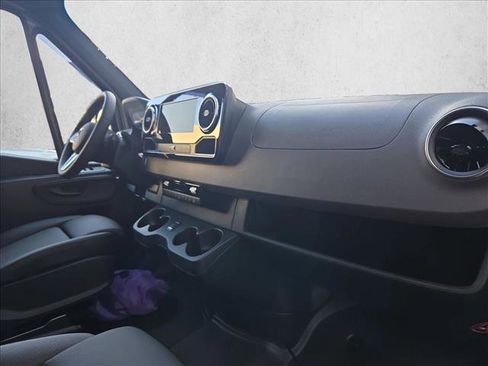 Used 2024 Mercedes-Benz Sprinter 2500 image 12