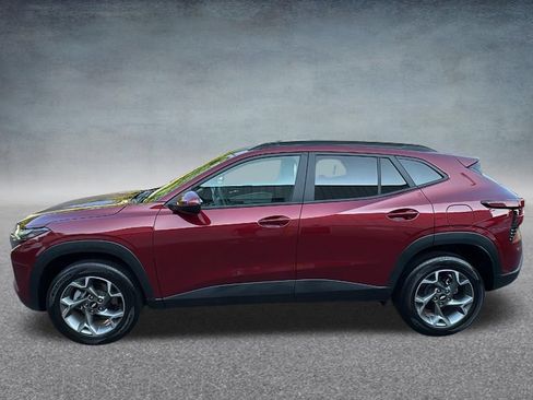 Used 2025 Chevrolet Trax LT FWD image 7