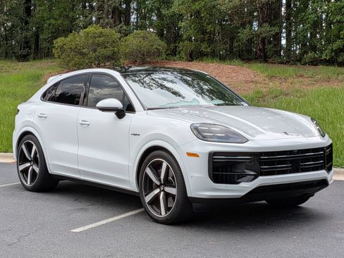 Certified 2026 Porsche Cayenne Turbo AWD/4WD image 27