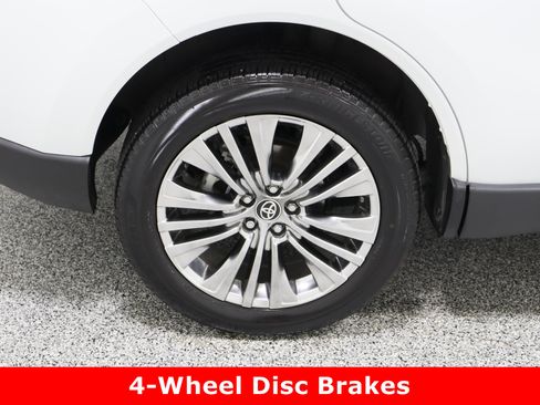 Used 2024 Toyota Venza LE image 6