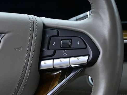 Used 2022 Cadillac Escalade Premium Luxury Platinum AWD/4WD image 31