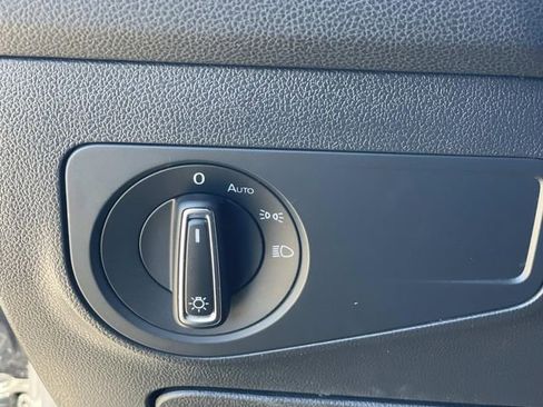 Used 2022 Volkswagen Tiguan SE w/ Panoramic Sunroof Package image 20