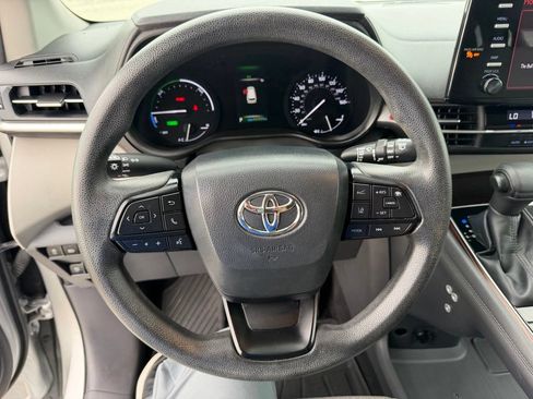 Used 2022 Toyota Sienna LE AWD/4WD image 14