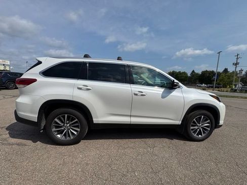 Used 2019 Toyota Highlander XLE AWD/4WD image 8