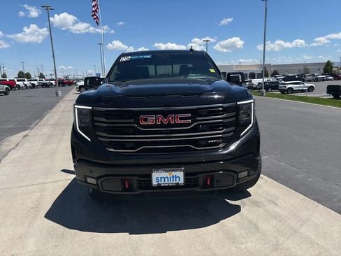 Certified 2025 GMC Sierra 1500 AT4 w/ AT4 Premium Package AWD/4WD image 9