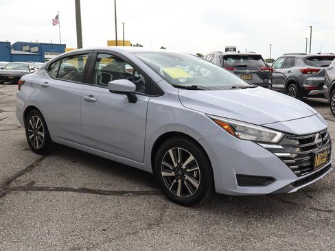 Used 2025 Nissan Versa SV FWD image 3