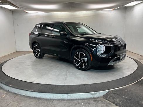 Used 2024 Mitsubishi Outlander 4WD Plug-In Hybrid image 7