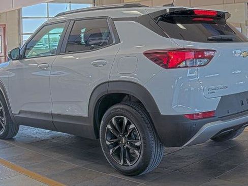 Used 2022 Chevrolet TrailBlazer LT w/ Convenience Package image 2