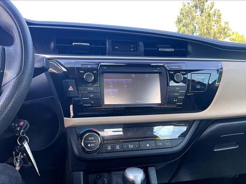Used 2014 Toyota Corolla LE FWD image 35
