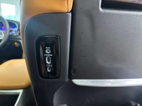 Used 2022 Chrysler Pacifica Pinnacle AWD/4WD image 36