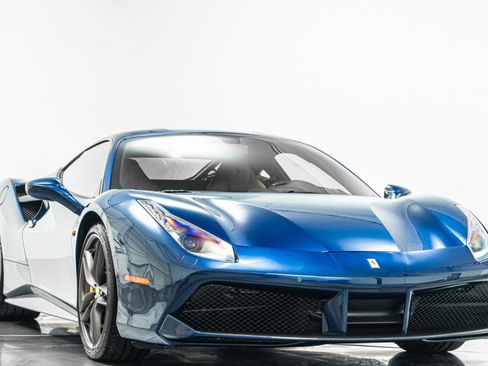 Used 2018 Ferrari 488 GTB RWD image 3