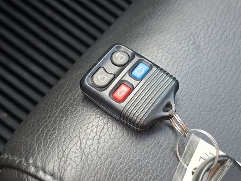 Used 2009 Ford Mustang Shelby GT500 image 24