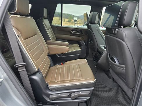 Certified 2025 GMC Yukon Denali Ultimate image 28