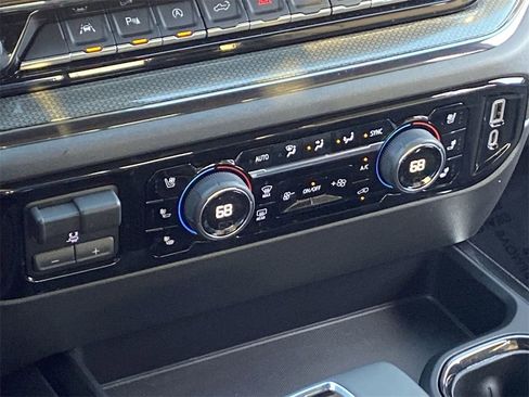 Used 2023 Chevrolet Silverado 1500 ZR2 w/ Technology Package image 18