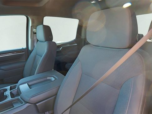 New 2025 GMC Sierra 1500 Elevation image 9