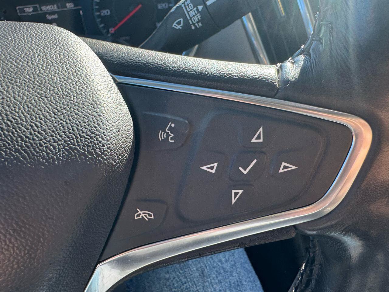 Used 2018 Chevrolet Equinox LT AWD/4WD image 18