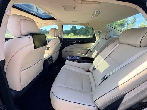 Used 2016 Hyundai Equus Ultimate RWD image 10