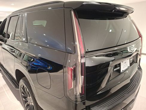 Certified 2023 Cadillac Escalade Premium Luxury image 11
