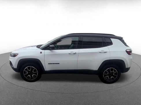 Used 2025 Jeep Compass Trailhawk AWD/4WD image 8