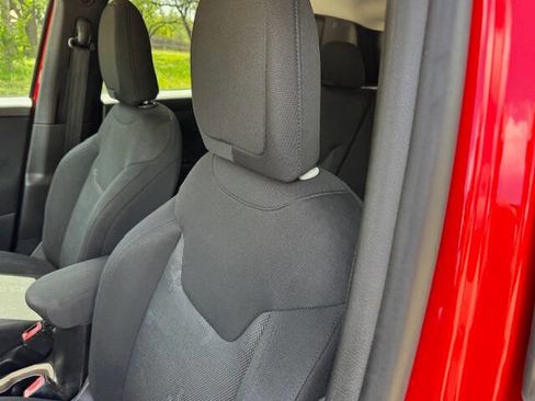 Used 2015 Jeep Renegade Latitude w/ Popular Equipment Group FWD image 31