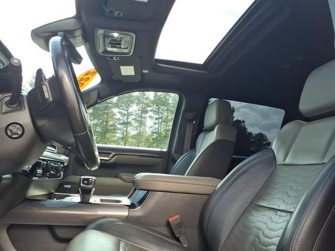 Used 2022 Chevrolet Silverado 1500 ZR2 w/ Technology Package AWD/4WD image 11