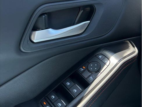 Used 2025 Nissan Rogue SV AWD/4WD image 19