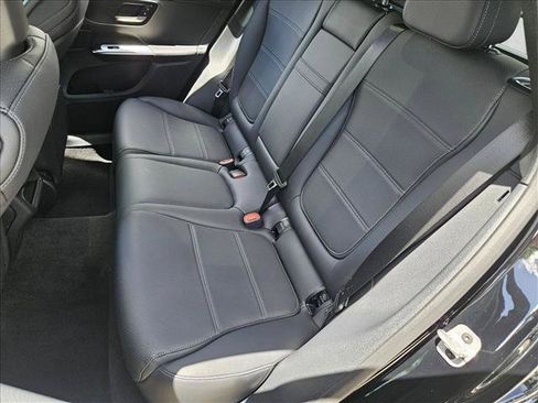 Used 2026 Mercedes-Benz GLC 300 image 17