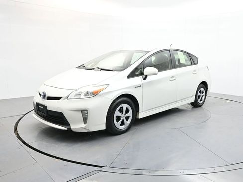 Used 2015 Toyota Prius Four image 3