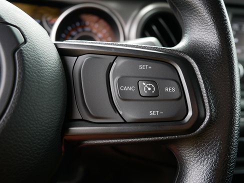 Used 2022 Jeep Wrangler Sport AWD/4WD image 31
