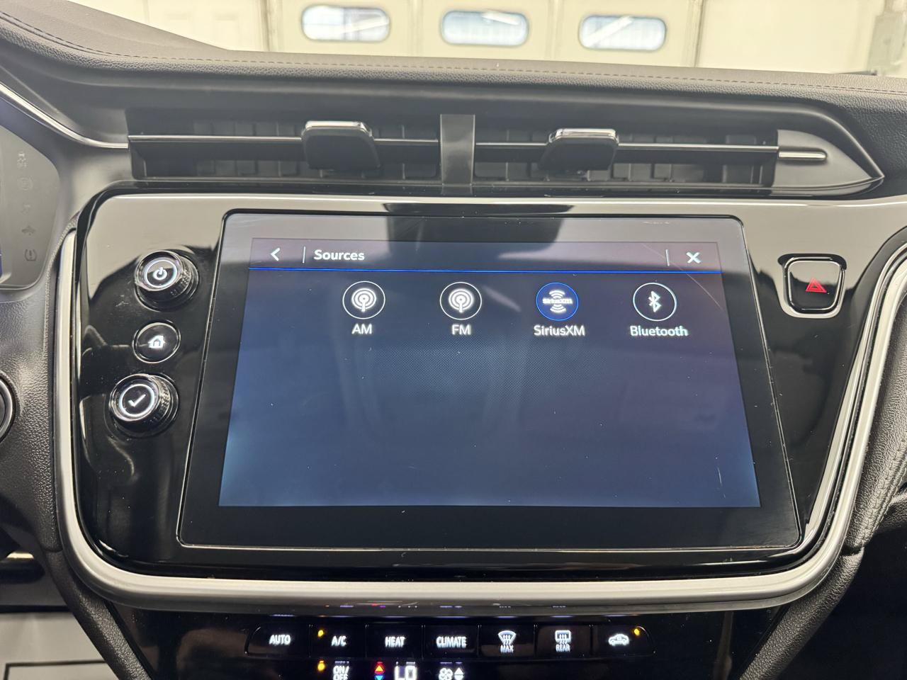 Used 2023 Chevrolet Bolt EUV LT FWD image 33