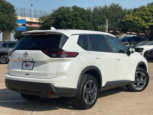 Used 2025 Nissan Rogue SV FWD image 4
