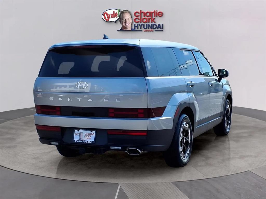 Used 2026 Hyundai Santa Fe SE w/ Tow & Go Package FWD image 5