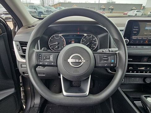 Used 2023 Nissan Rogue SV image 16