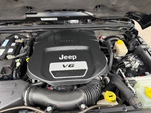 Used 2014 Jeep Wrangler Sahara w/ Mopar Chrome Edition Group image 10