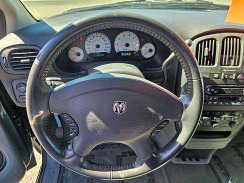 Used 2005 Dodge Grand Caravan SXT w/ Premium Group FWD image 26