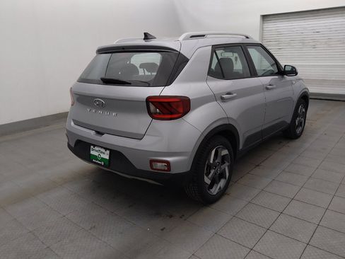 Used 2021 Hyundai Venue SEL FWD image 9