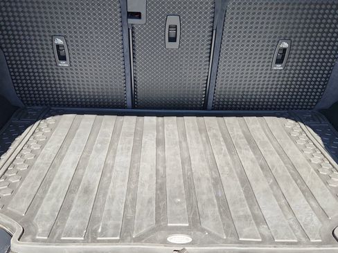 Used 2020 Land Rover Defender 110 S image 32