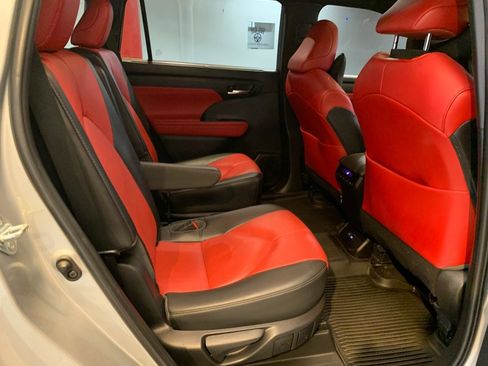 Used 2023 Toyota Highlander XSE image 48