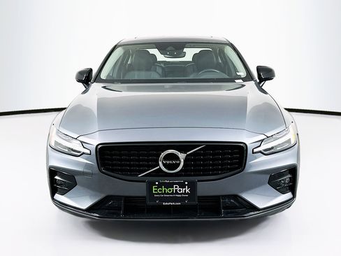 Used 2021 Volvo S60 T5 Momentum w/ Premium Package image 2
