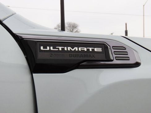 Used 2024 GMC Sierra 2500 Denali Ultimate image 8