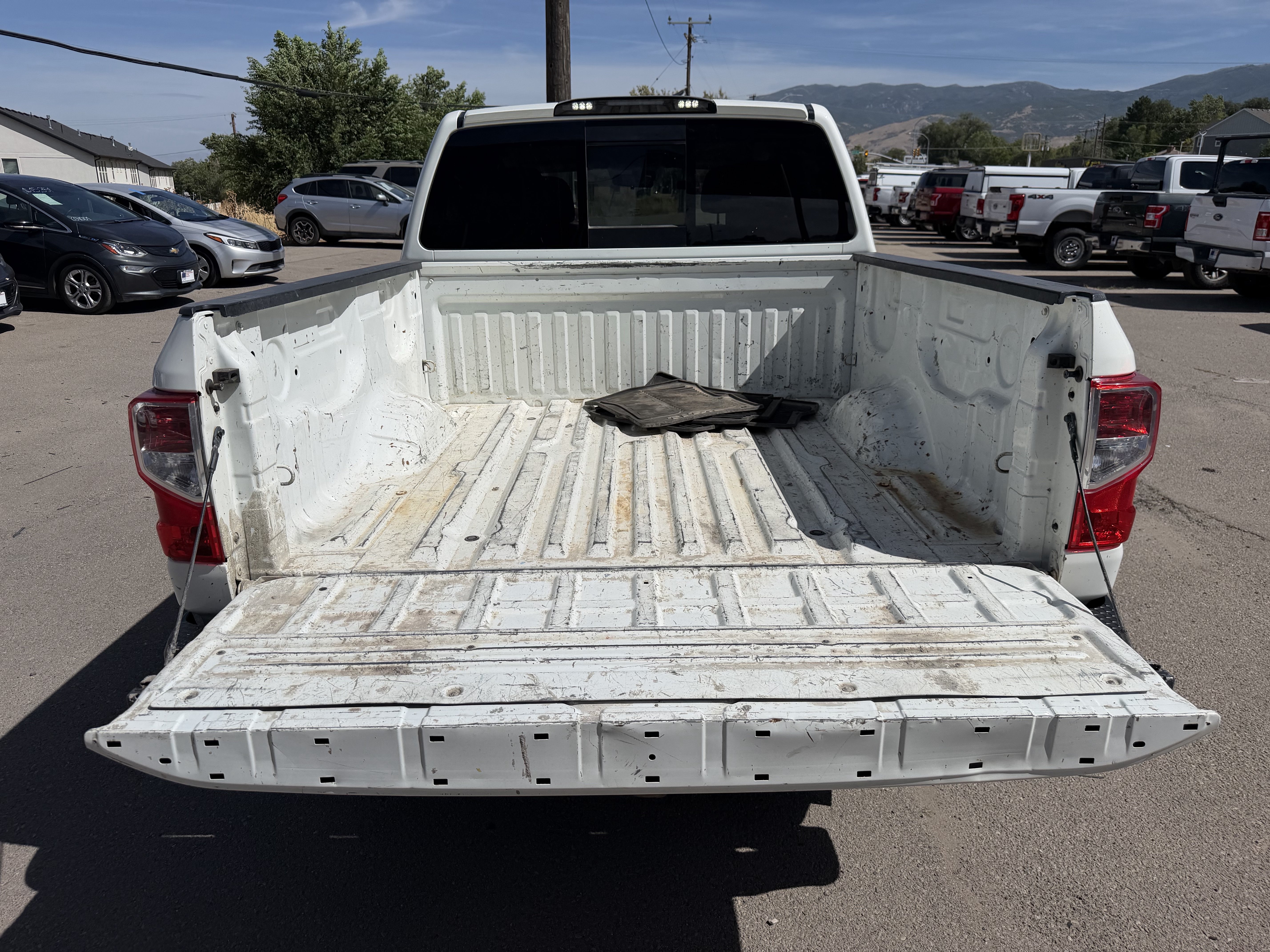 Used 2019 Nissan Titan S AWD/4WD image 25