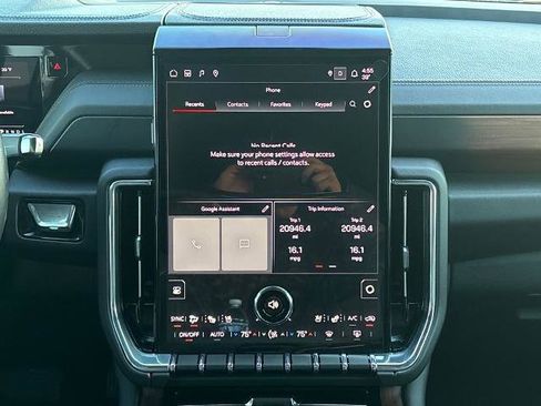 Used 2025 GMC Yukon Denali AWD/4WD image 23