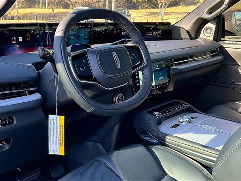 New 2025 Lincoln Navigator Reserve w/ Jet Appearance Package image 6