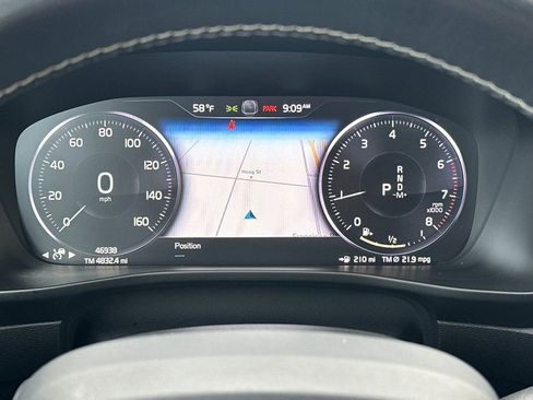 Used 2019 Volvo XC40 T4 R-Design image 26