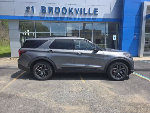 Used 2025 Ford Explorer ST-Line w/ ST-Line Street Pack AWD/4WD image 9