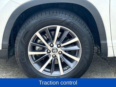 Used 2018 Toyota Highlander XLE FWD image 6