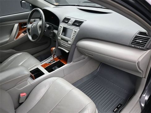 Used 2011 Toyota Camry XLE image 10